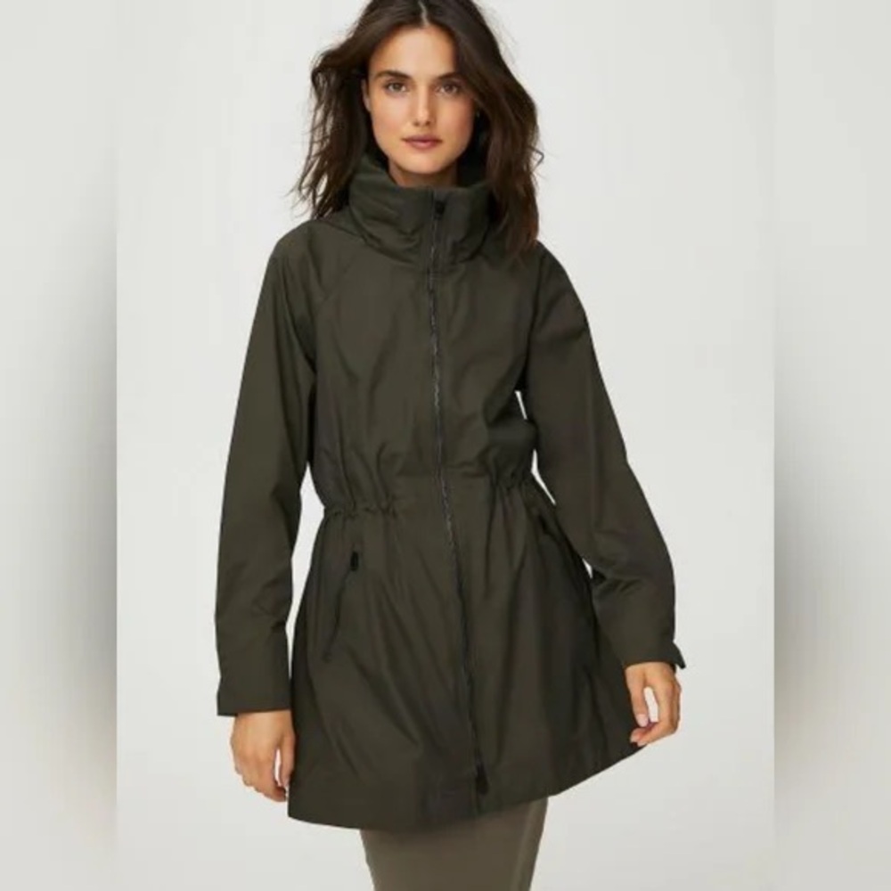 Aritzia The Group By Babaton Raindrop Jacket